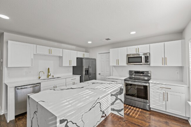 Building Photo - 10003 Silver Park