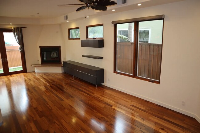 Building Photo - 1510 Ynez Pl
