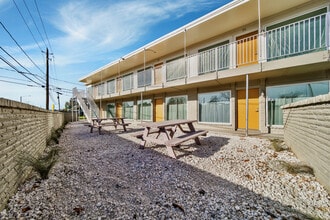 Building Photo - Boutique Living Near University of Houston