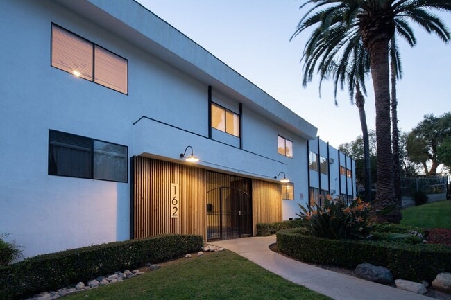 Building Photo - 162 S Ave 55