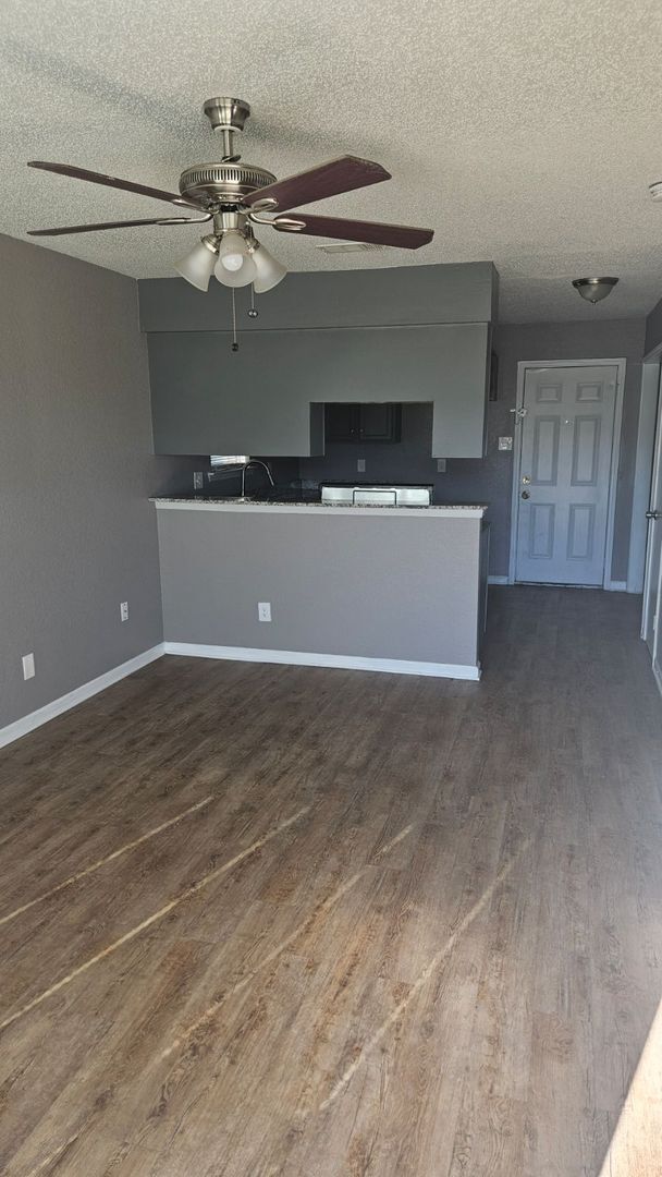 Foto del edificio - 4959-4965 Miller Ave