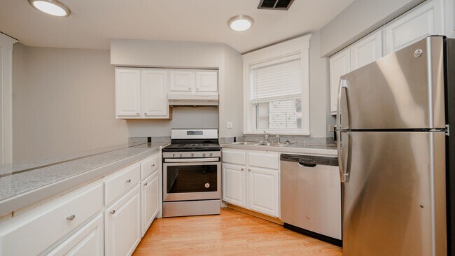 Kitchen - 2316 W Superior St