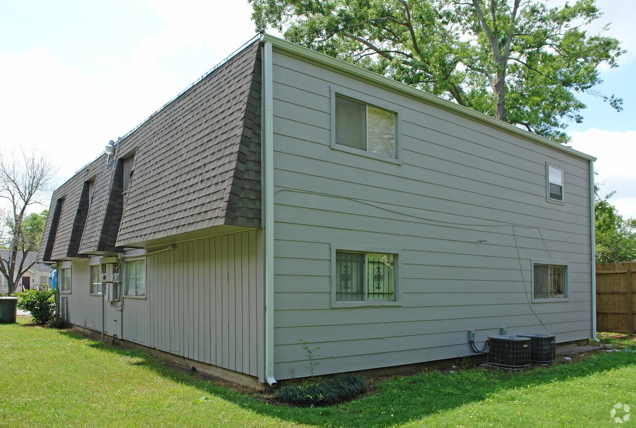Building Photo - 2650 Mcfaddin Ave