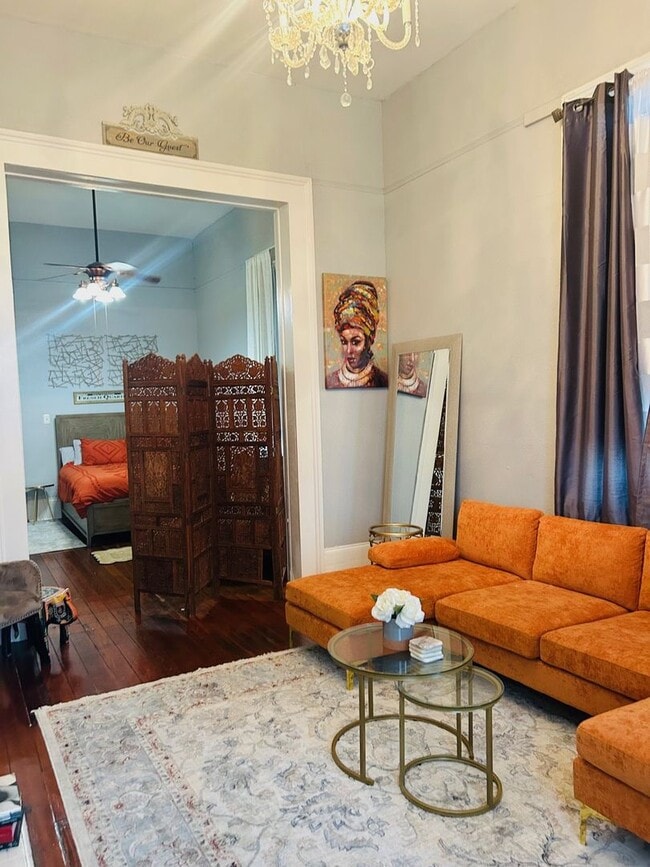 Building Photo - 2030 Bienville St