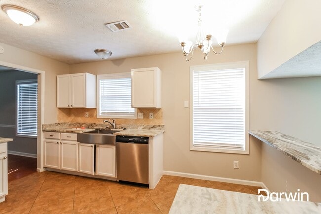Building Photo - 877 Kilkenny Cir, Lithonia, GA 30058