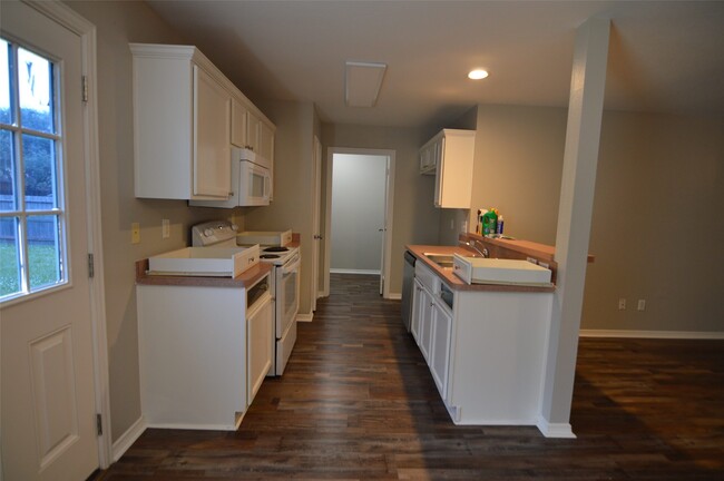 Building Photo - 24131 Bar Kay Ln