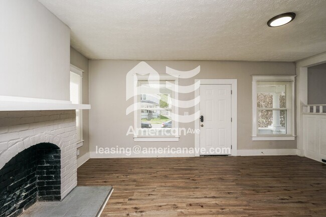 Foto del edificio - 515 W Whitney Ave