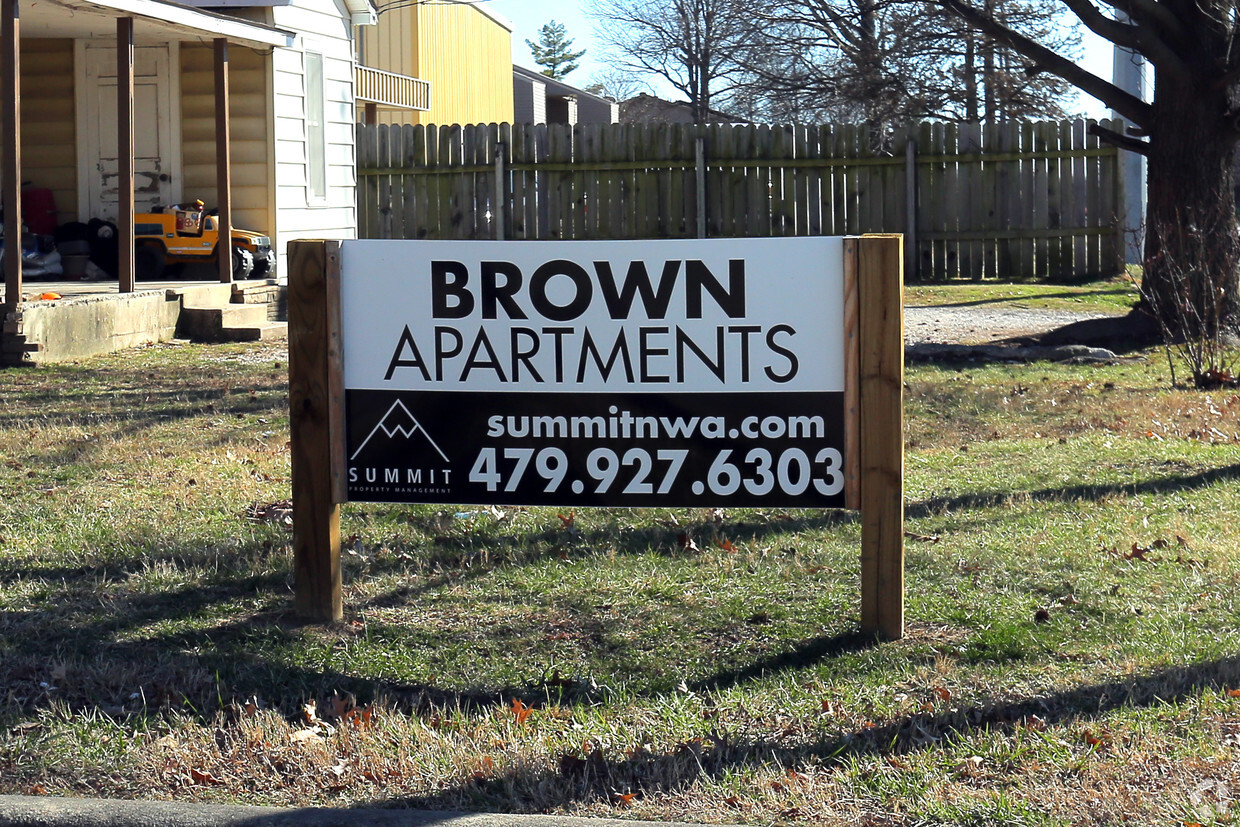 Foto del edificio - Brown Apartments