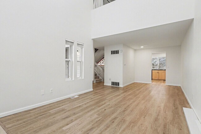 Foto del edificio - Spacious 2Bed/2.5Bath Townhouse in Central Denver