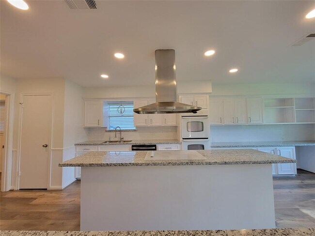 Foto del edificio - 15318 Penn Hills Ln