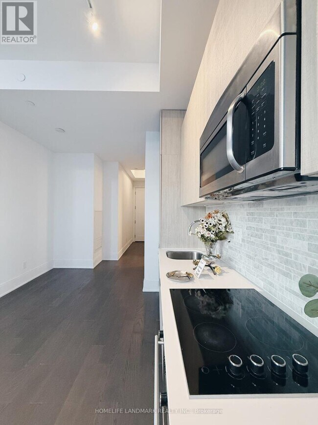 Building Photo - 50 Charles St E