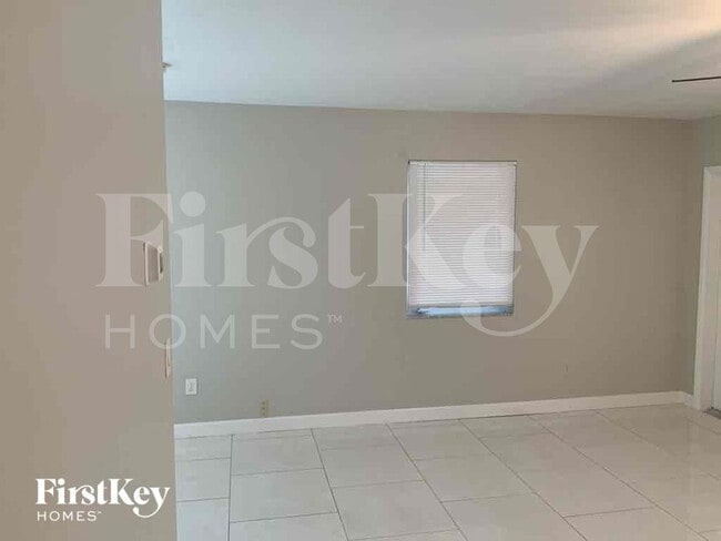 Building Photo - 1410 NE 43rd Ct