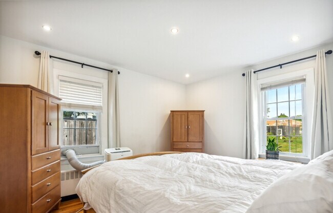 west bedroom 135SF - 805 Pershing Ave