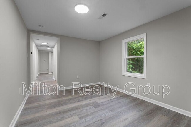 Foto del edificio - 602 Ross Rd