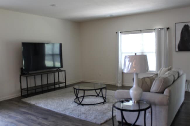 Building Photo - 210 Meadowland Ln