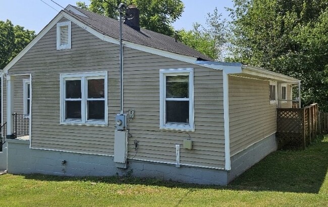 Photo - Knoxville 37920 - 3 bedroom, fenced yard -... House