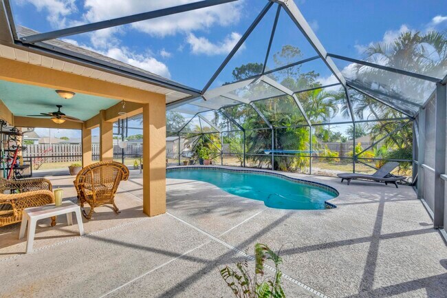 Building Photo - 214 SW Milburn Cir