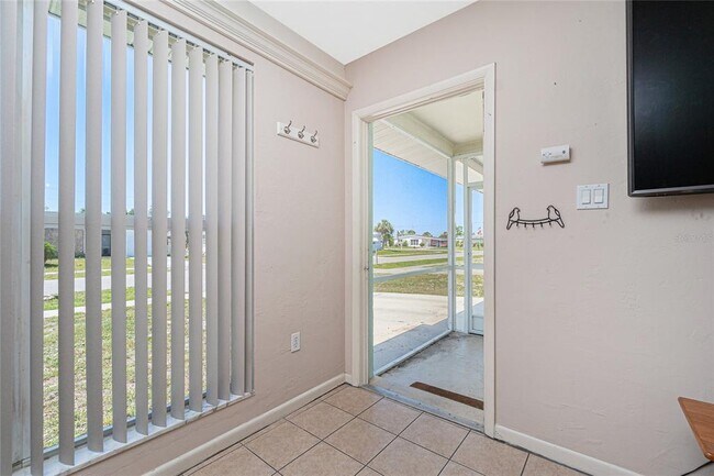 Foto del edificio - 22062 Marshall Ave