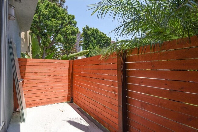 Foto del edificio - 11921 Goshen Ave