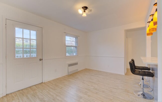 Building Photo - 173 Meadow St