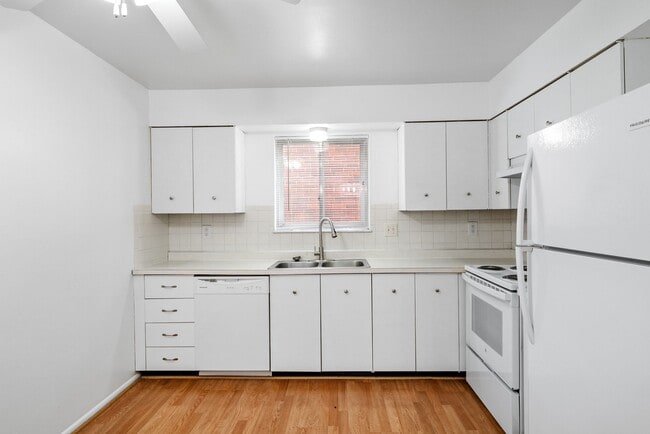 Building Photo - 10023 Willdan Dr