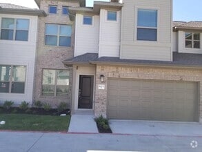 Building Photo - 2500 Forest Creek Dr