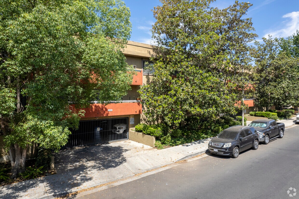 Primary Photo - Variel Apartments