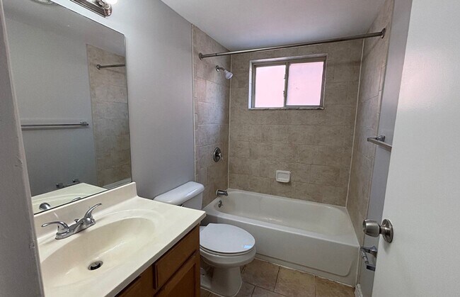 Foto del edificio - 545 Lowell Ave