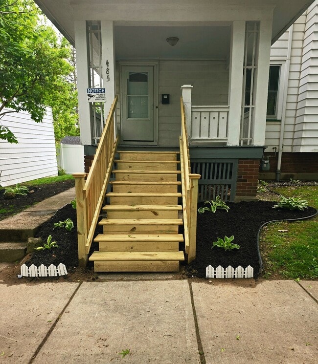 Building Photo - 485 Sawyer St