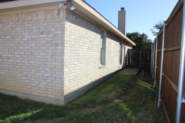 Building Photo - 3133 Walingford Dr