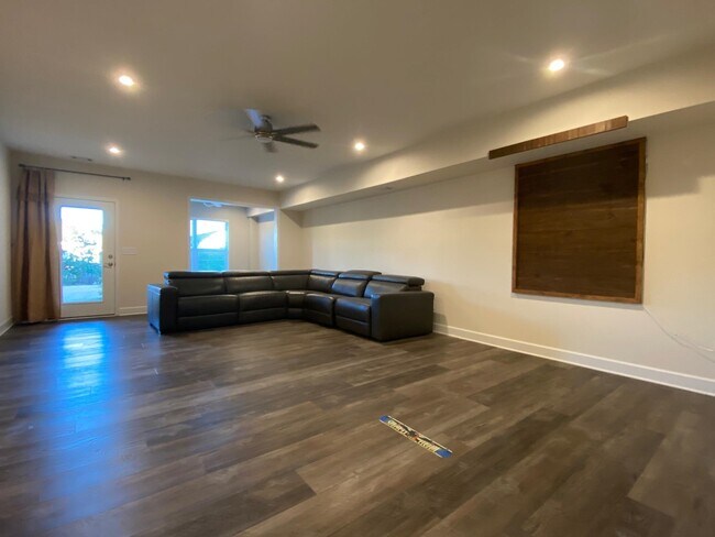 Foto del edificio - 1060 Crooked Creek Rd