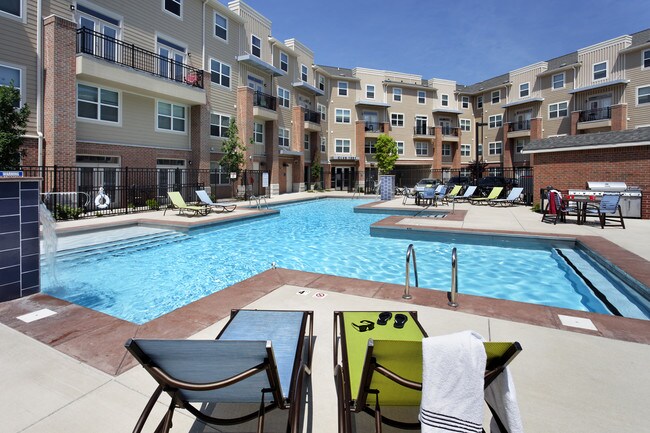 The Tyler Apartments Indianapolis In Pool The Tyler