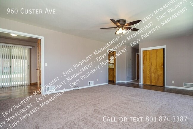 Building Photo - 960 Custer Ave