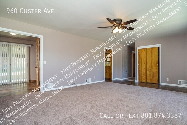 Foto del edificio - 960 Custer Ave