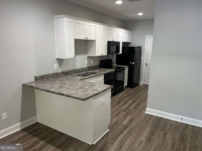 Building Photo - 1500 Binghampton Cir