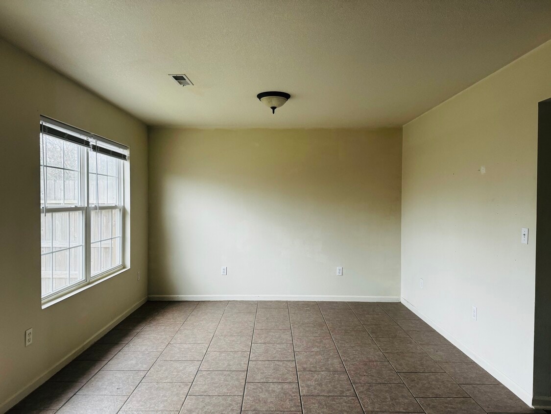 Building Photo - 16144 Holy Cross Ln