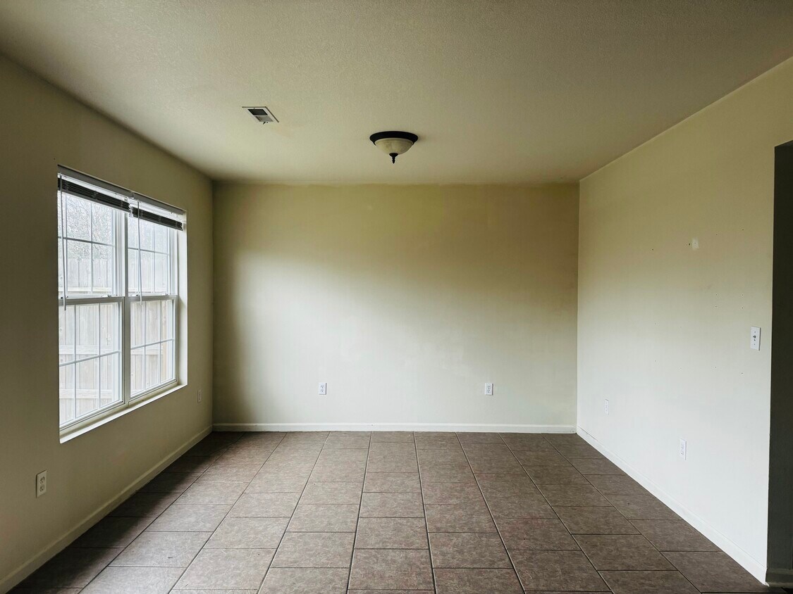 Foto del edificio - 16144 Holy Cross Ln