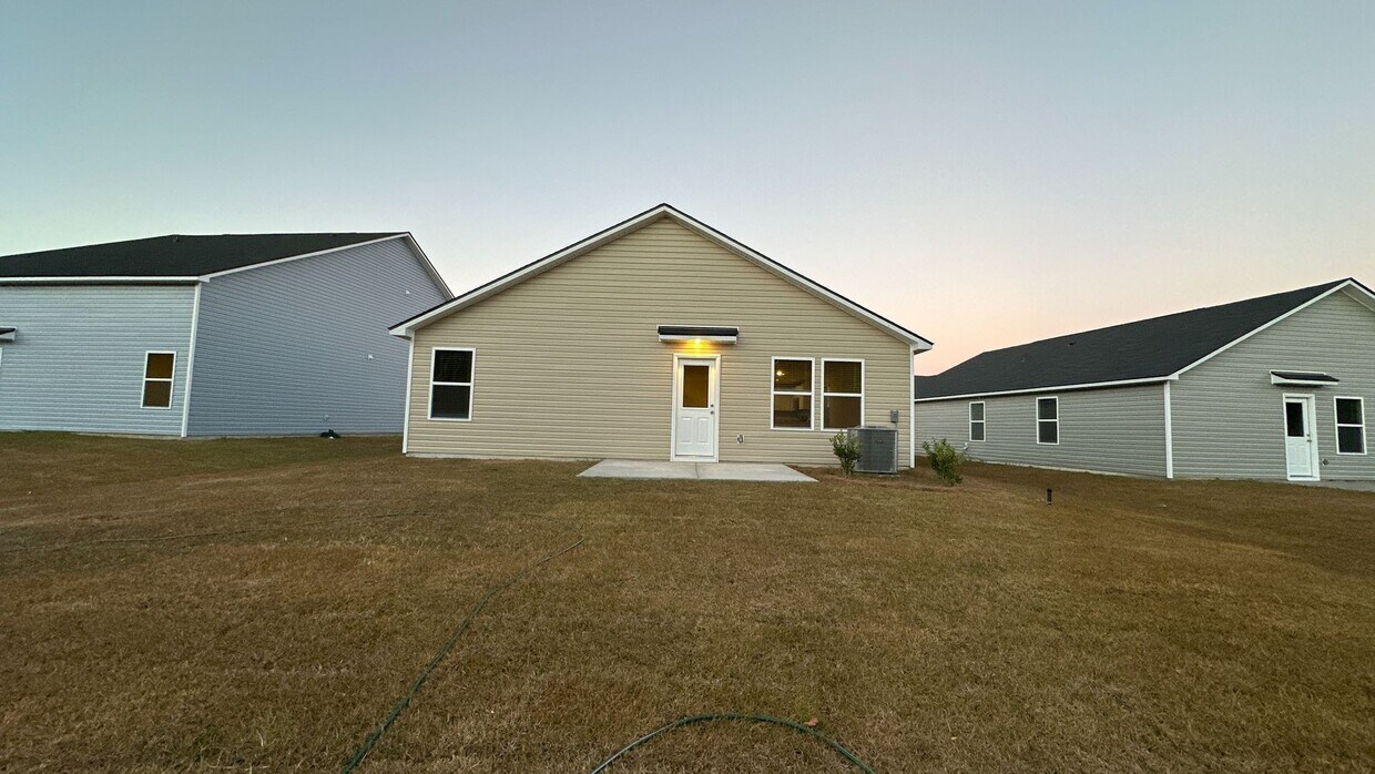 Building Photo - Brand-new Built