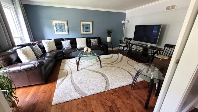 Foto del edificio - 1301 Pin Oak Ct