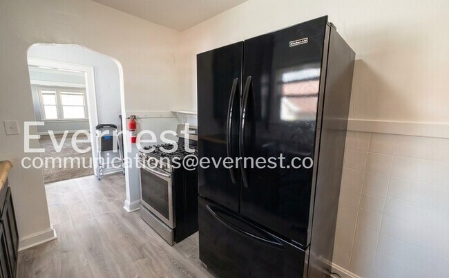 Foto del edificio - 2242 E 70th St