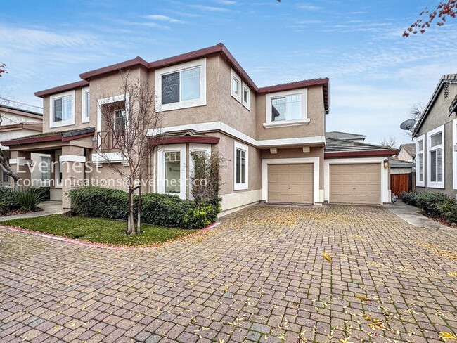 Building Photo - 2155 Fernbrook Common