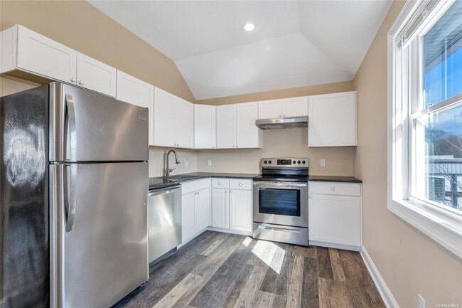 Building Photo - 157 Medford Ave