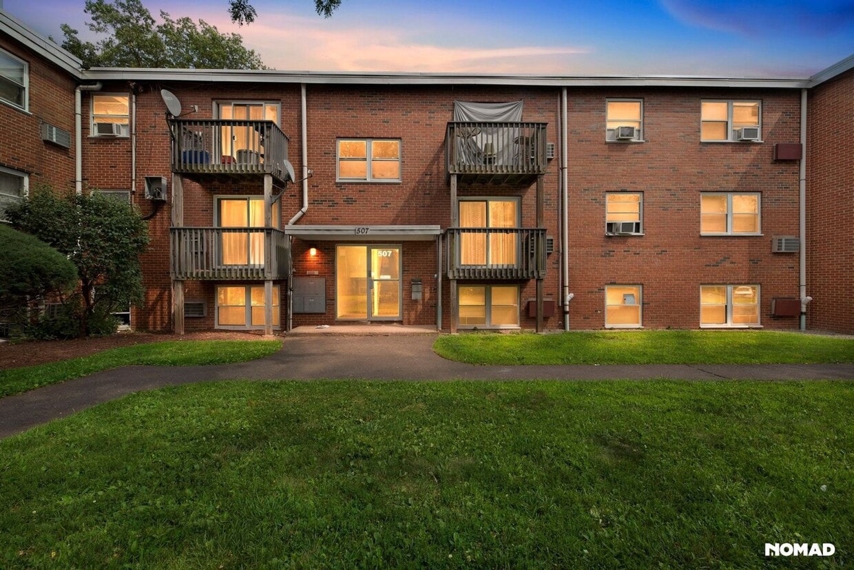 Primary Photo - Charming 2BR Condo in Bristol
