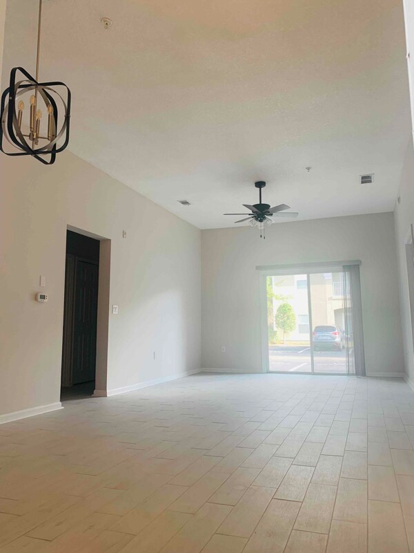 Foto del edificio - 7920 Merrill Rd