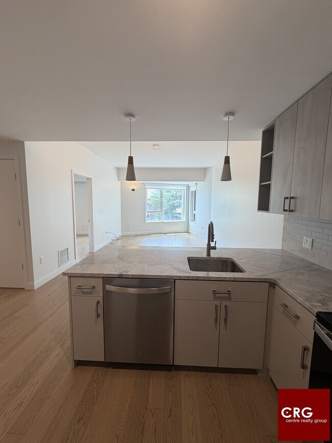 Foto del edificio - 54-55 Brighton Ave. Unit 219U