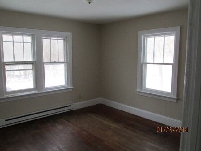 Foto del edificio - 3 bedroom home on 5 acres