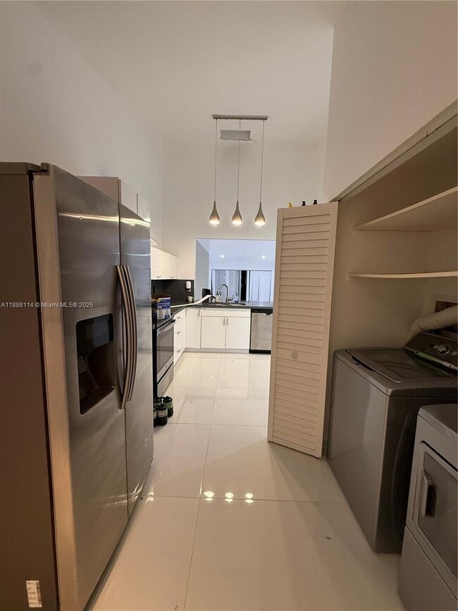 Foto del edificio - 565 NE 199th Terrace