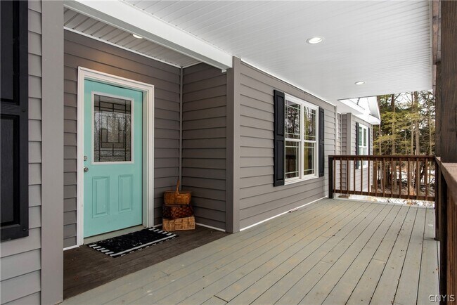 Foto del edificio - 900 Russia Rd