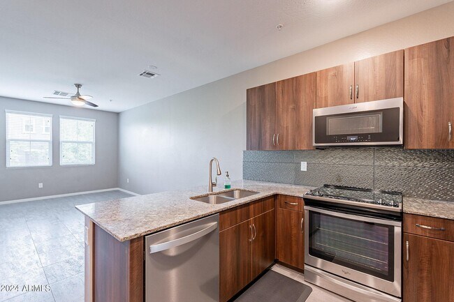 Foto del edificio - 2334 E Huntington Dr