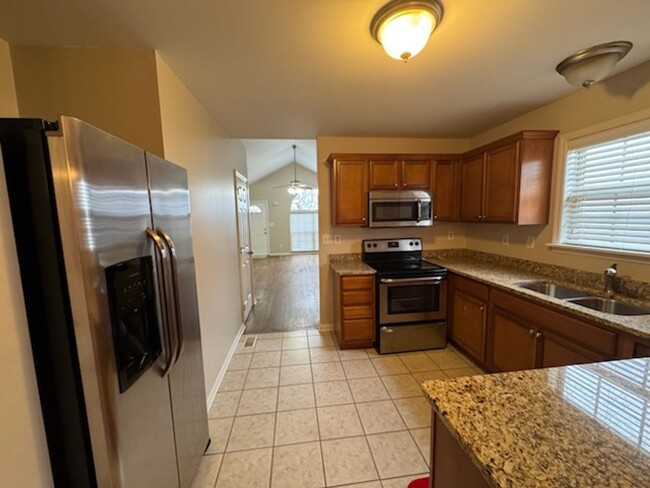 Building Photo - Lovely 3 BR House in the Polo Club Area! F...